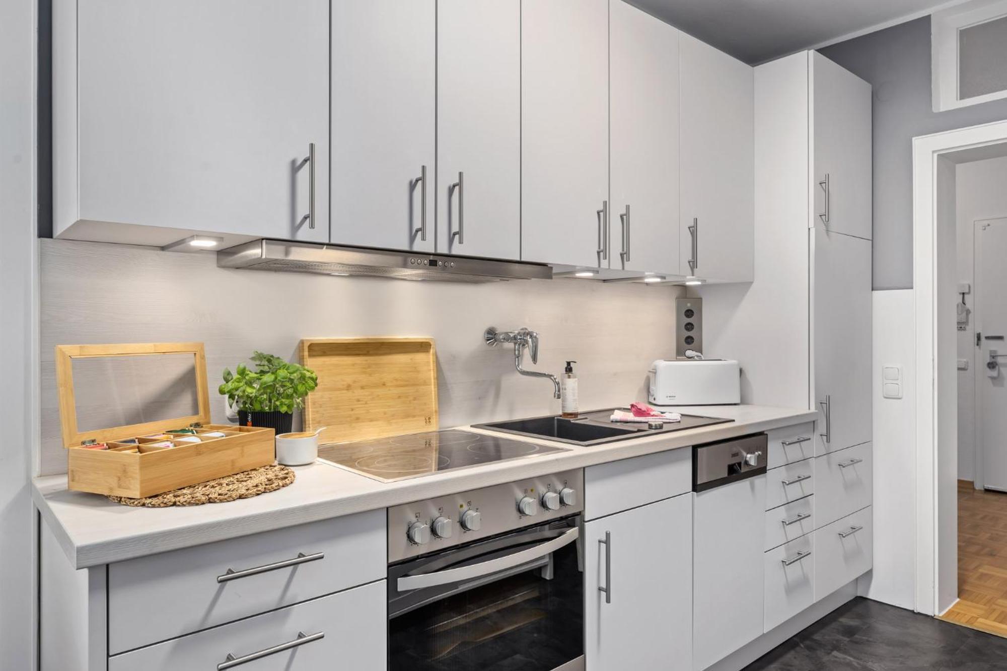 Stilvolle Stadtoase, 116 Qm, Parkblick, Wassernah, Parkplatz Вилхелмсхафен Екстериор снимка