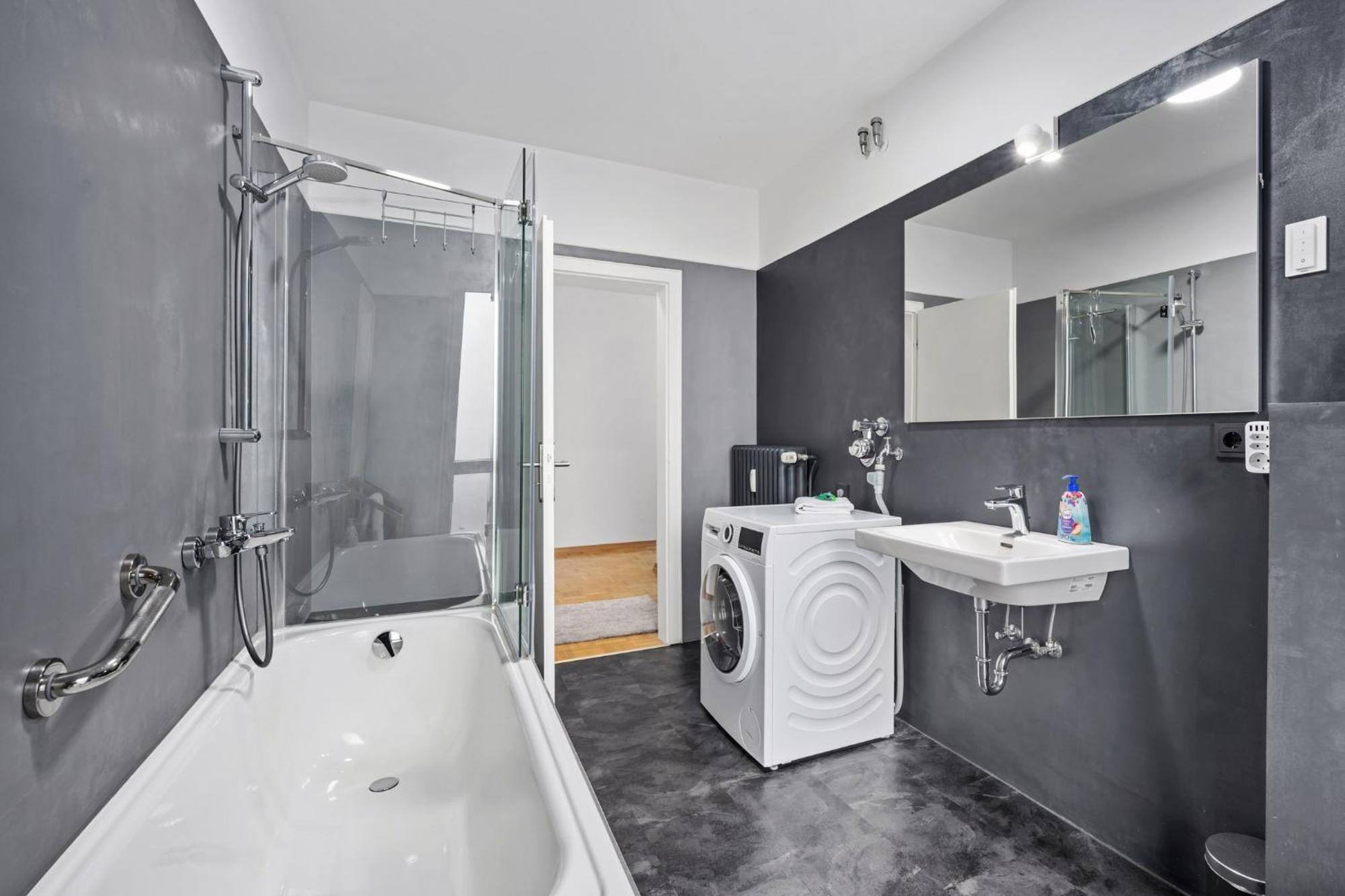 Stilvolle Stadtoase, 116 Qm, Parkblick, Wassernah, Parkplatz Вилхелмсхафен Екстериор снимка
