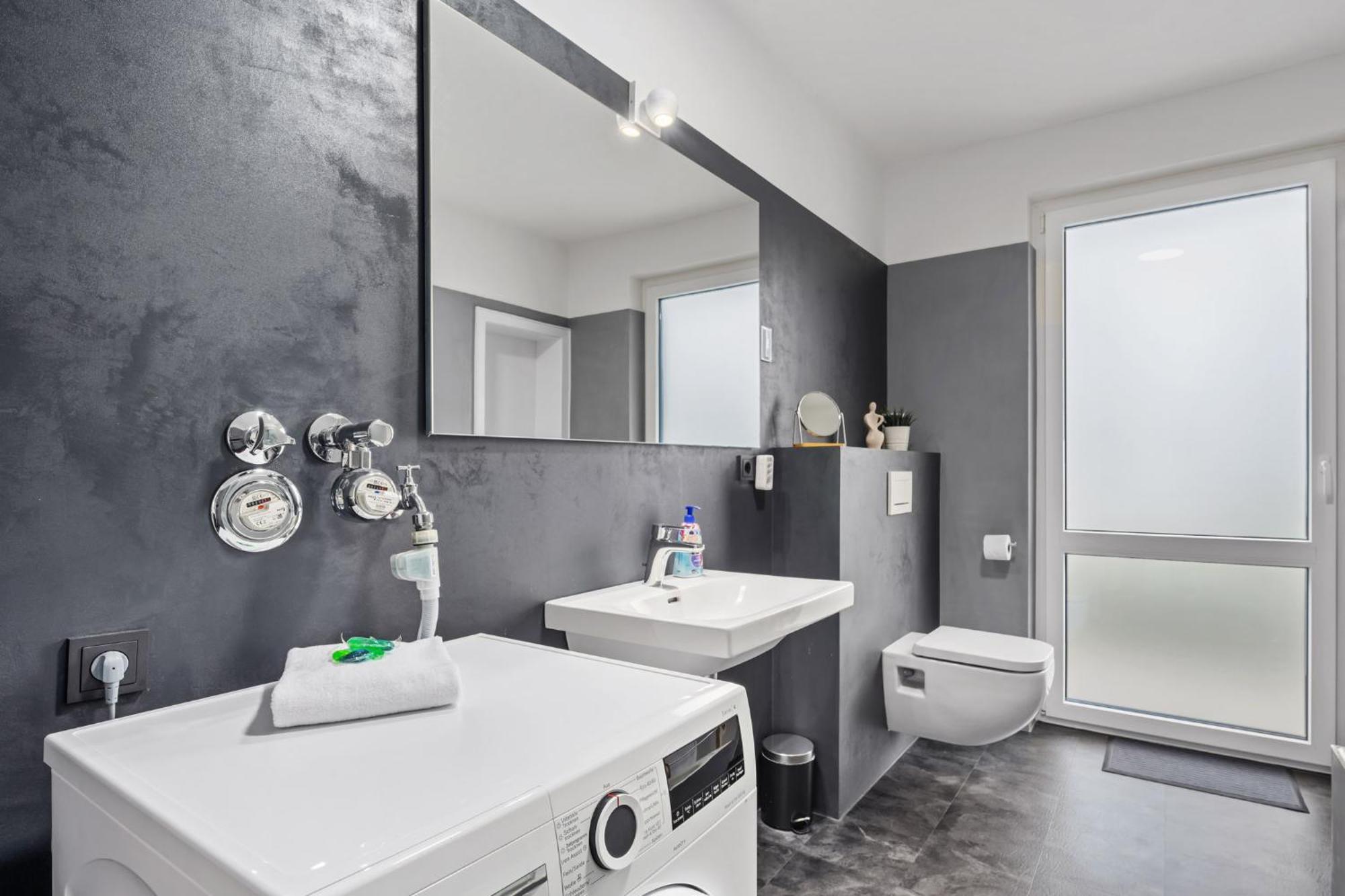 Stilvolle Stadtoase, 116 Qm, Parkblick, Wassernah, Parkplatz Вилхелмсхафен Екстериор снимка